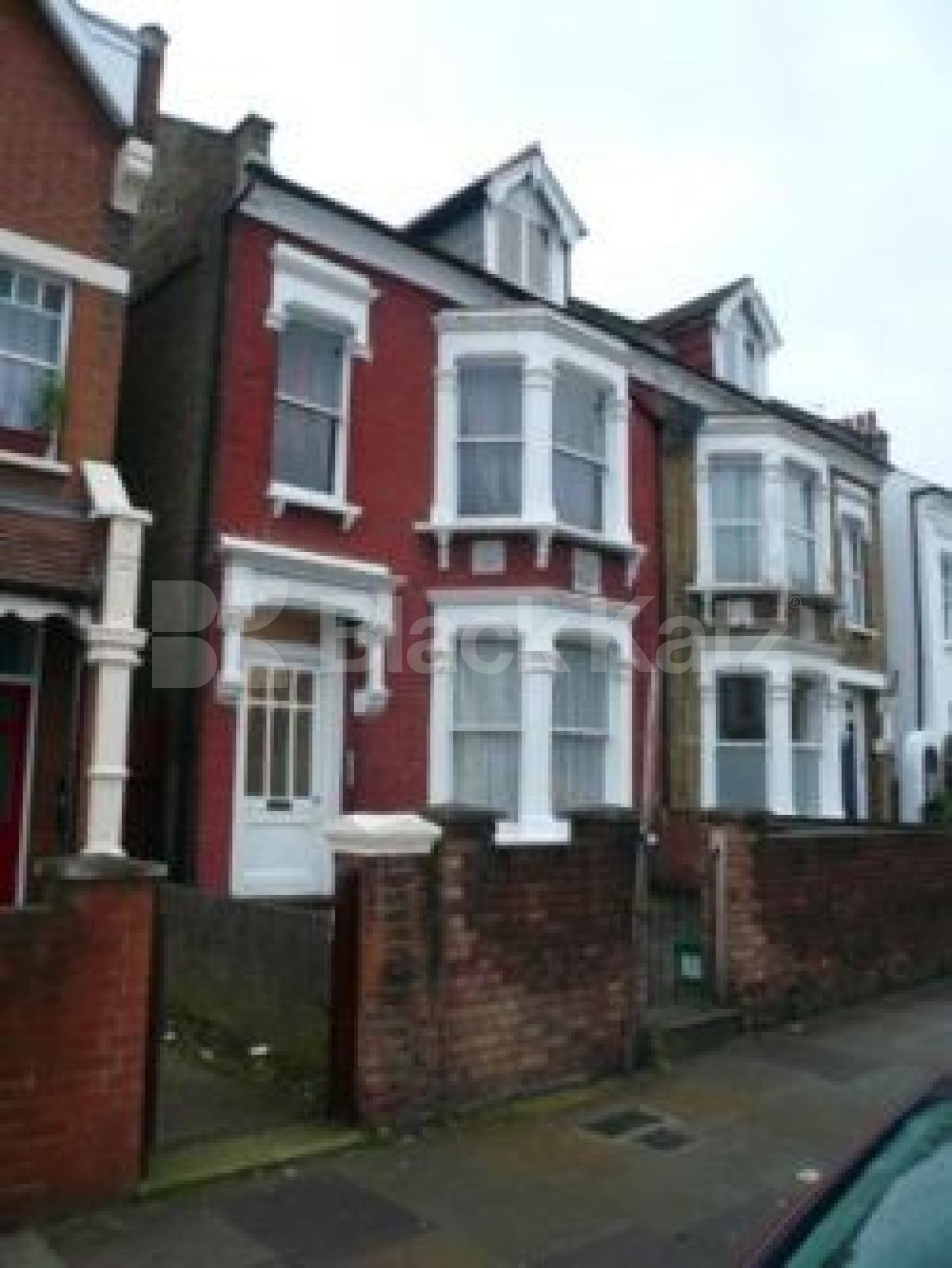 			LET!, 2 Bedroom, 1 bath, 1 reception Flat			 Ferme Park Road, CROUCH END N8 N8